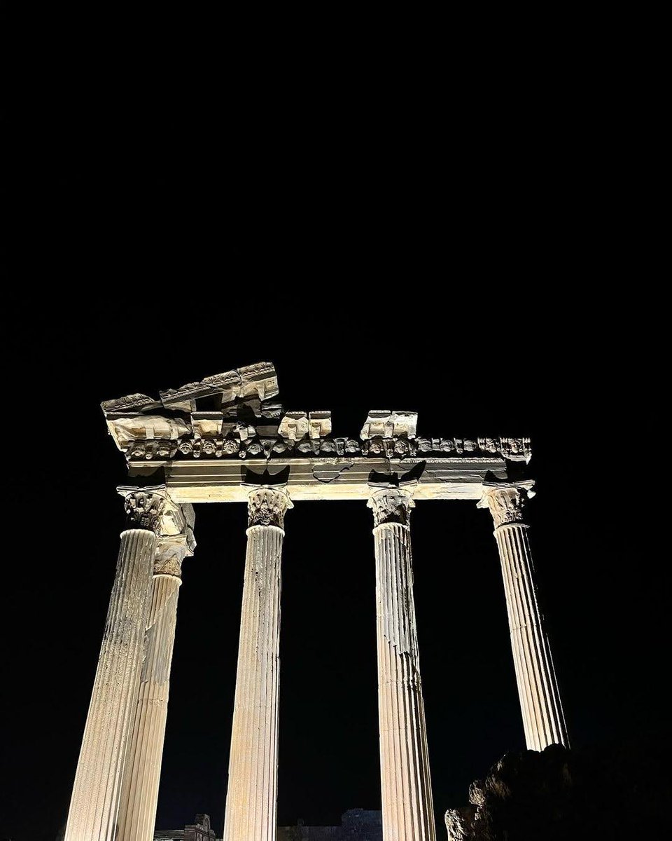 Journey back in time and marvel at the splendour of the Temple of Apollo in Side, Antalya, open until 11 p.m. Immerse yourself in the grandeur of the ancient world as you explore the Temple of Apollo in #Antalya. 📸 IG: khafizova.guu