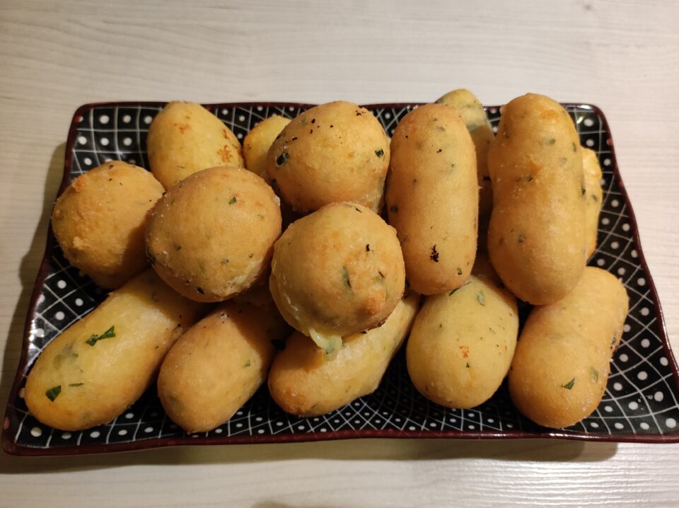 nonnaLella51's tweet photo. #crocchette #formaggio #cucina #italiana #cucinare #ricette #scritteamano #tradizioni #famiglia #nonna #blogcucina #cibo #food #FoodieBeauty #foodblogger #homemade #eat #cooking #foodie #foodies #foodlover #foodlovers #yummy https://t.co/0SXAGsPhJe