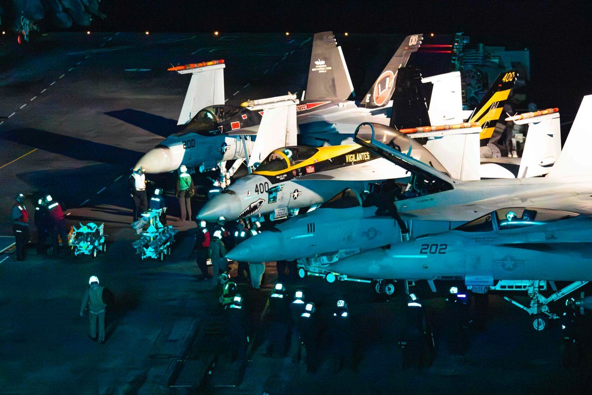 Sharkmouth? Yeap, #Sharkmouth🤟!! En un #McDD F/A-18E #SuperHornet del VFA-151 #Vigilantes sobre el #CVN72 #USSAbrahamLincoln dvidshub.net/image/8407963/… #FA18E
