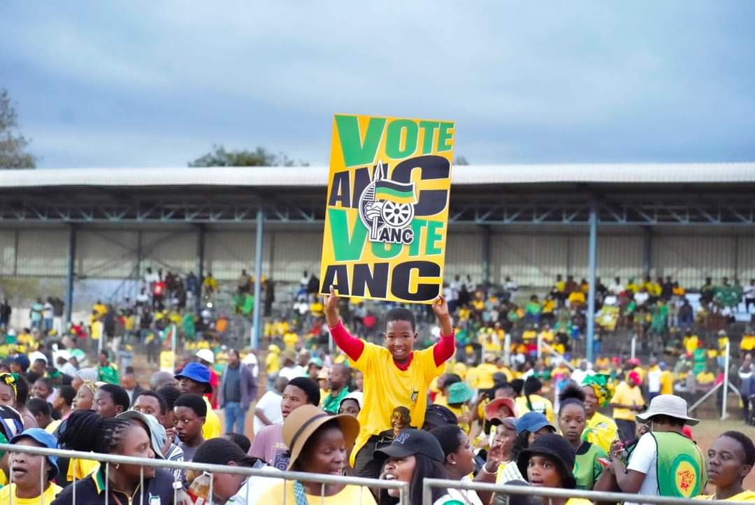 COSATU #ElijahBarayiBrigades and #ChrisHaniRedBrigades are on the ground in various communities engaging with workers and their families to participate in the coming national elections and to #VoteANC on May 29 @MYANC @SACP1921 @_cosatu @eNCA @AthiGeleba