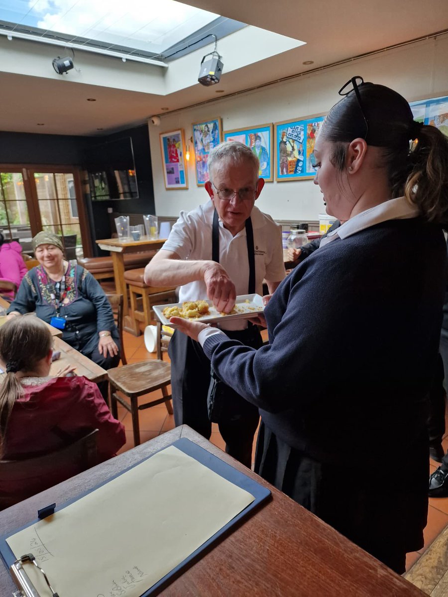 Our students love the monthly #GenerationExchange lunch club @AntwerpArmsAsoc It is a great opportunity to eat, play games & chat to older members of our community. #ThisIsAP