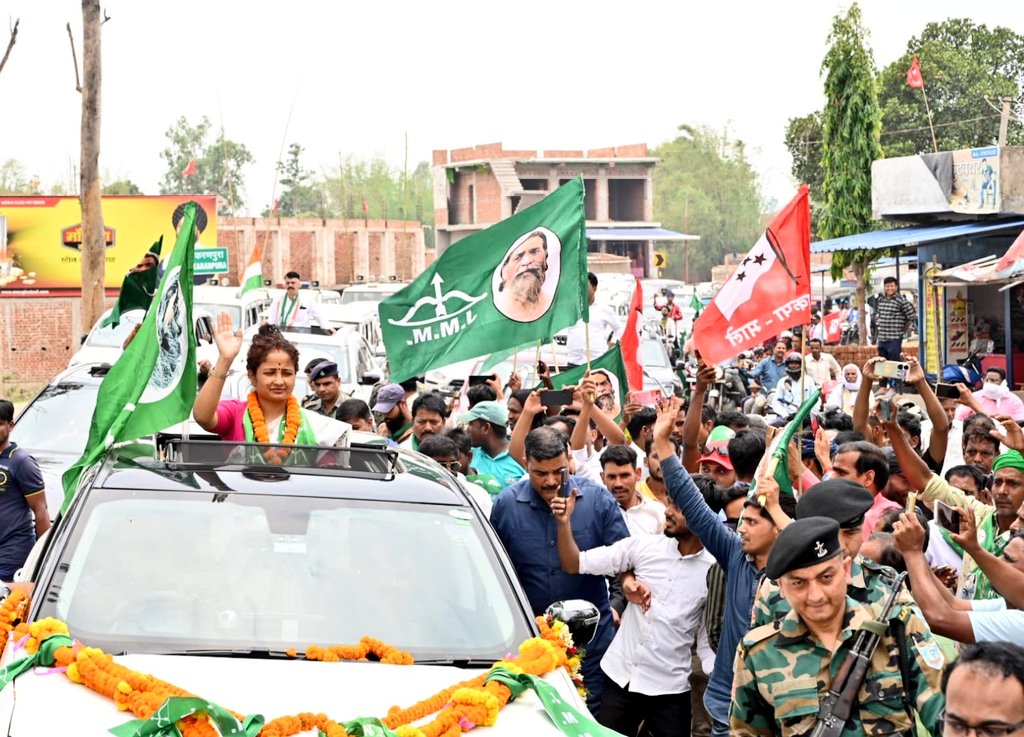 तकदीर भी बदलेगी तस्वीर भी बदलेगी जन आशीर्वाद से गांडेय में विकास की लकीर भी बढ़ेगी। दिशोम गुरु शिबू सोरेन जिंदाबाद! हेमन्त सोरेन जिंदाबाद! जय झारखण्ड! ~ कल्पना मुर्मू सोरेन