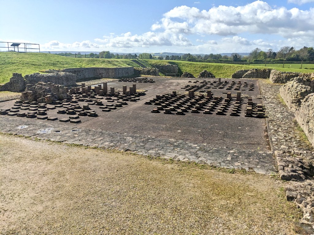 #RomanSiteSaturday The remains of the hypocaust floor in the bath suite at Wroxeter. 📸My own. @Durotrigesdig and yes I went and stood in it ! 👀🤣 #Archaeology #History