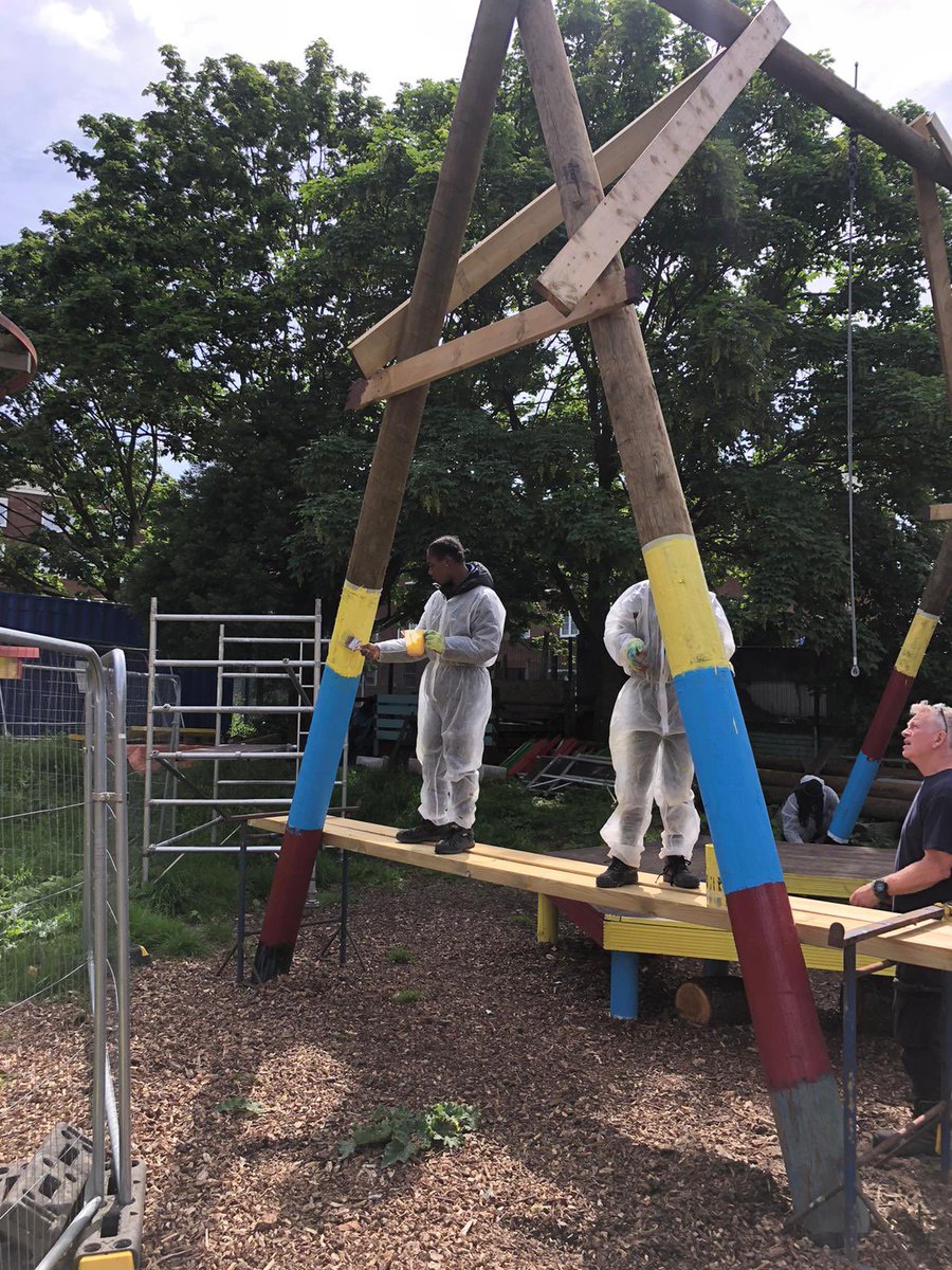 The sun shone on Somerford Grove this Friday, whilst our students got to work renovating this important community space. @HarPAofficial #ThisIsAP