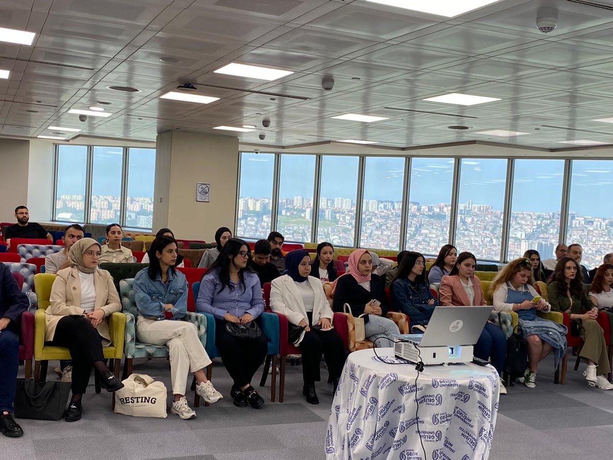 İstanbul Gelişim Üniversitesi ve ODAP Akademi iş birliğinde "Orta Doğu Çalışmaları Eğitimi" 3. gün programı sayın (E) Büyükelçi Oğuz Çelikkol'un "Orta Doğu'da Türkiye-İsrail İlişkileri" konuşmasıyla başladı. <a href="/alisemin/">Dr.Ali Semin -د.علي سمين</a> <a href="/OguzCelikkol/">Oğuz Çelikkol</a>