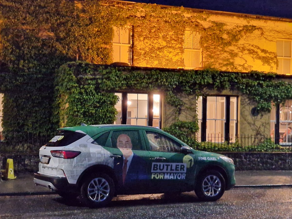 Was great to be in Adare yesterday evening & last night with Cllr @stephenkeary & my team. Met some old neighbours on the canvass and always love being in @DunravenArms where I had my wedding reception. 

#ButlerForMayor #MayorForAll #LimerickMayor