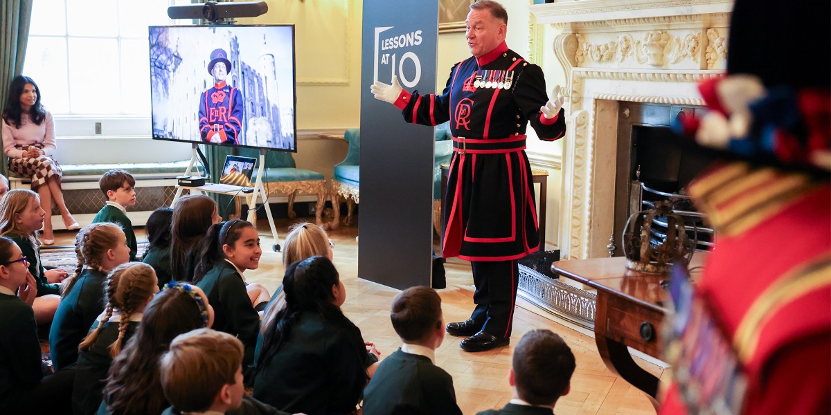 This #InternationalMuseumDay we're throwing it back to our recent Lessons at 10 with Mrs Murty at Downing St. 🔎 Our education programme helps young people find out about the past, so they can build the future. @IcomOfficiel #InternationalMuseumDay #IMD2024