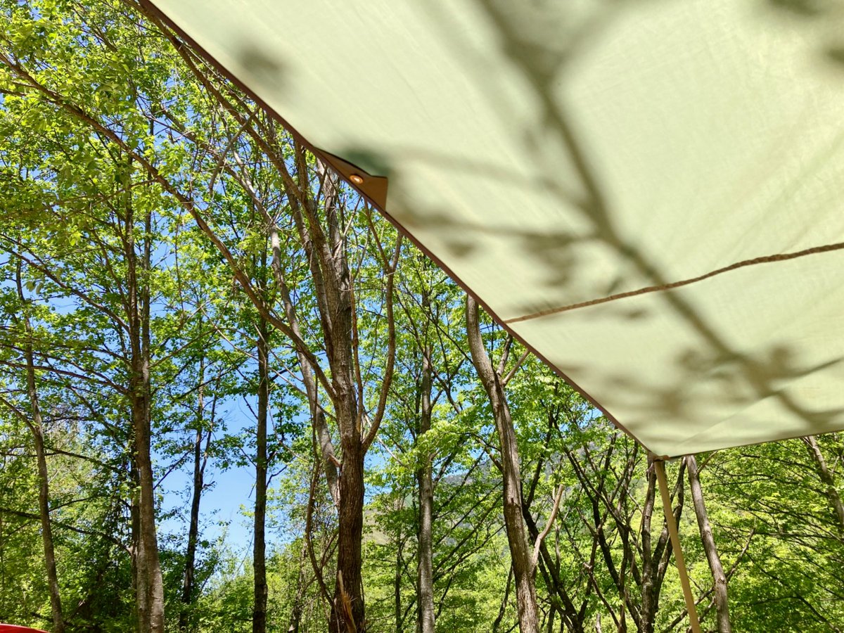 mado_pino's tweet photo. 左手にパスタソース
とびきりの岩塩ふって
湯温100度になり 準備は完璧
アツアツお湯の中で茹で上げてく
このタープの下で~
でもパスタ無ーい パスタ無いよ~♪
これ以外全て揃ってるのに~♪
#キャンプ #キャンプ飯
#deom #なかねかな https://t.co/neCP0eNxqz