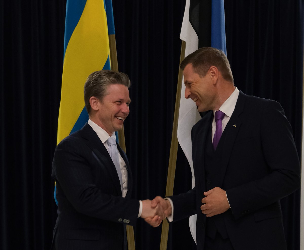 🇪🇪🤝🇸🇪 DefMin @HPevkur met with Swedish DefMin @PlJonson Tallinn to discuss regional defence cooperation. DefMin Jonson also visited the NATO DIANA innovation accelerator in Tallinn. Defence cooperation between Sweden and Estonia is only getting stronger.