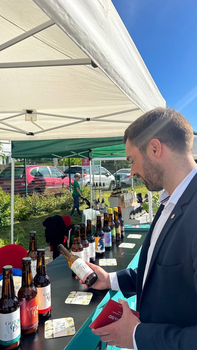 🥬🍅 À la rencontre des producteurs locaux et de l’équipe des « Jardins de la Croisière » ce matin. Bravo à cette association de réinsertion professionnelle qui excelle dans la vente de légumes bio et dans l’entretien des espaces ruraux et des jardins. Le #localisme, ça marche !