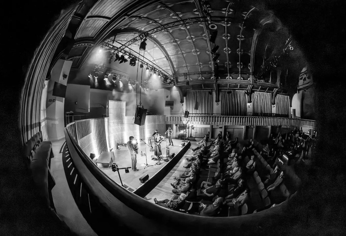 Welcome to Lau-Land. Opening night of the brilliant music festival curated by @LAUmusic feat. @JescaHoop and @RihabAzar at @Howard_Assembly. Read all about it on @godisinthetv godisinthetvzine.co.uk/2024/05/18/liv…