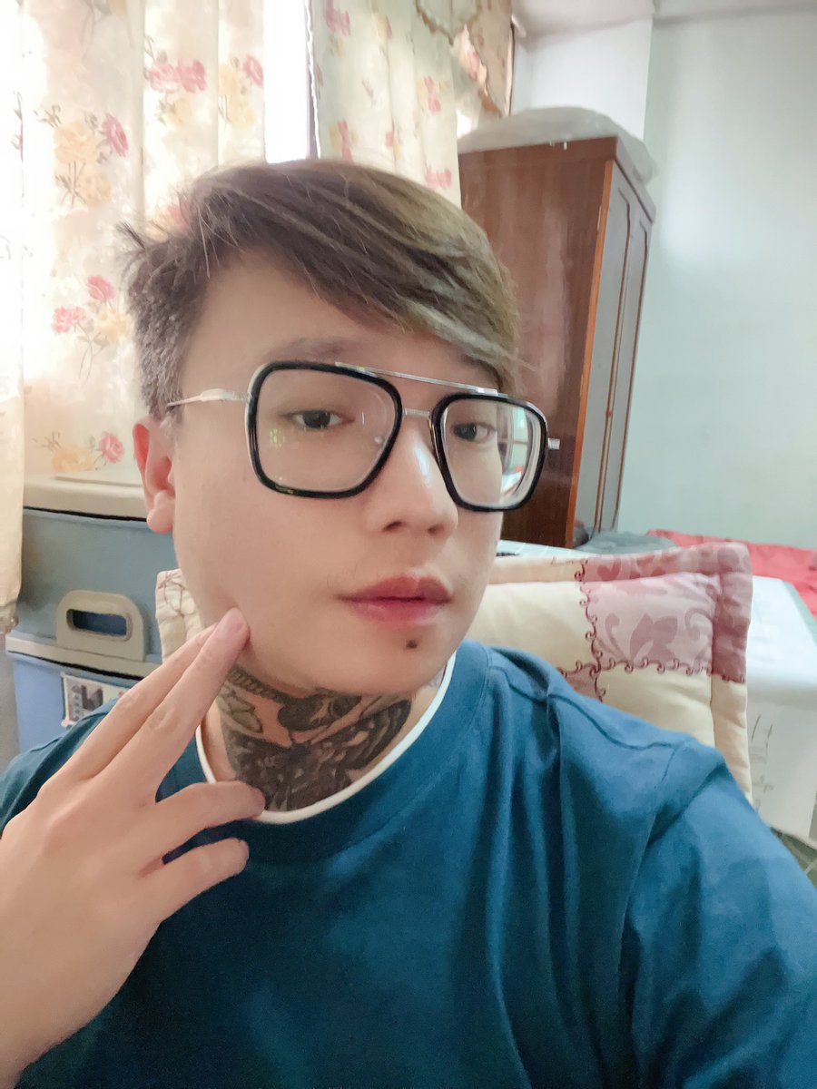 Boasu2's tweet image. 工程師幹了8年，白頭髮多了一堆！