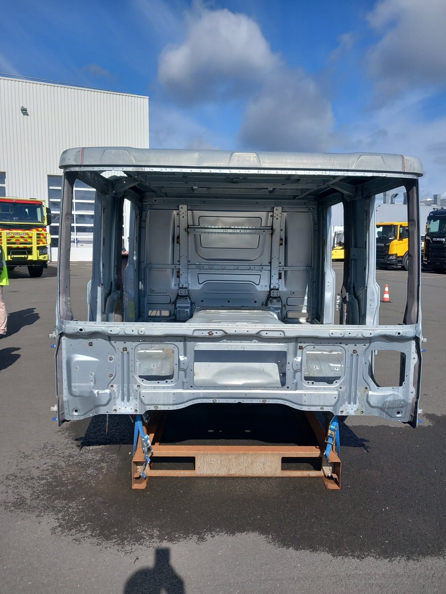 teambestioles's tweet image. #VisiteUsine

Le site de production @ScaniaFrance d&apos;Angers c&apos;est :
1 465 👩‍⚕️👷
120 🚒🚚 produits par jour
24 847 🚛 assemblés en 2023 🔧
L&apos;occasion d&apos;échanger avec les 👨👩 du #SPAD et 👀 les innovations : hybride, 100%⚡️, CNG, GSR2, Roll Over Protection Structures (ROPS), CCFS.