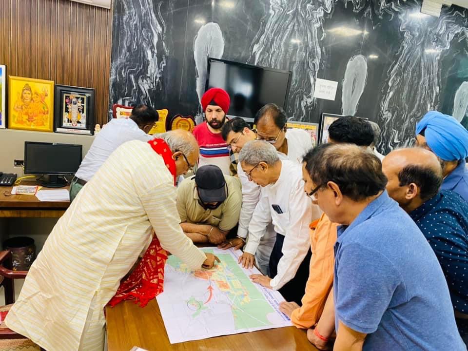 बंगला रेसिडेंट एसोसिएशन के सदस्यगण मेरे द्वारा कैंट बोर्ड अधिकारियों एवं ज़िला अधिकारी सहित सिविल अधिकारियों के समक्ष उनका पक्ष सुदृढ़ तरीक़े से रखे जाने पर धन्यवाद करने मेरे कैम्प कार्यालय पर पधारे।