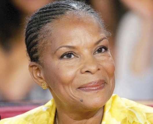 Elle est contre le vote de la moitié des français en Nouvelle Calédonie mais pour le votre des étrangers en France... c'est... Christine Taubira ! Comment voulez vous que la France fonctionne quand cette personne a été ministre de la justice... #Nouvelle_Calédonie #Nouméa @CNEWS