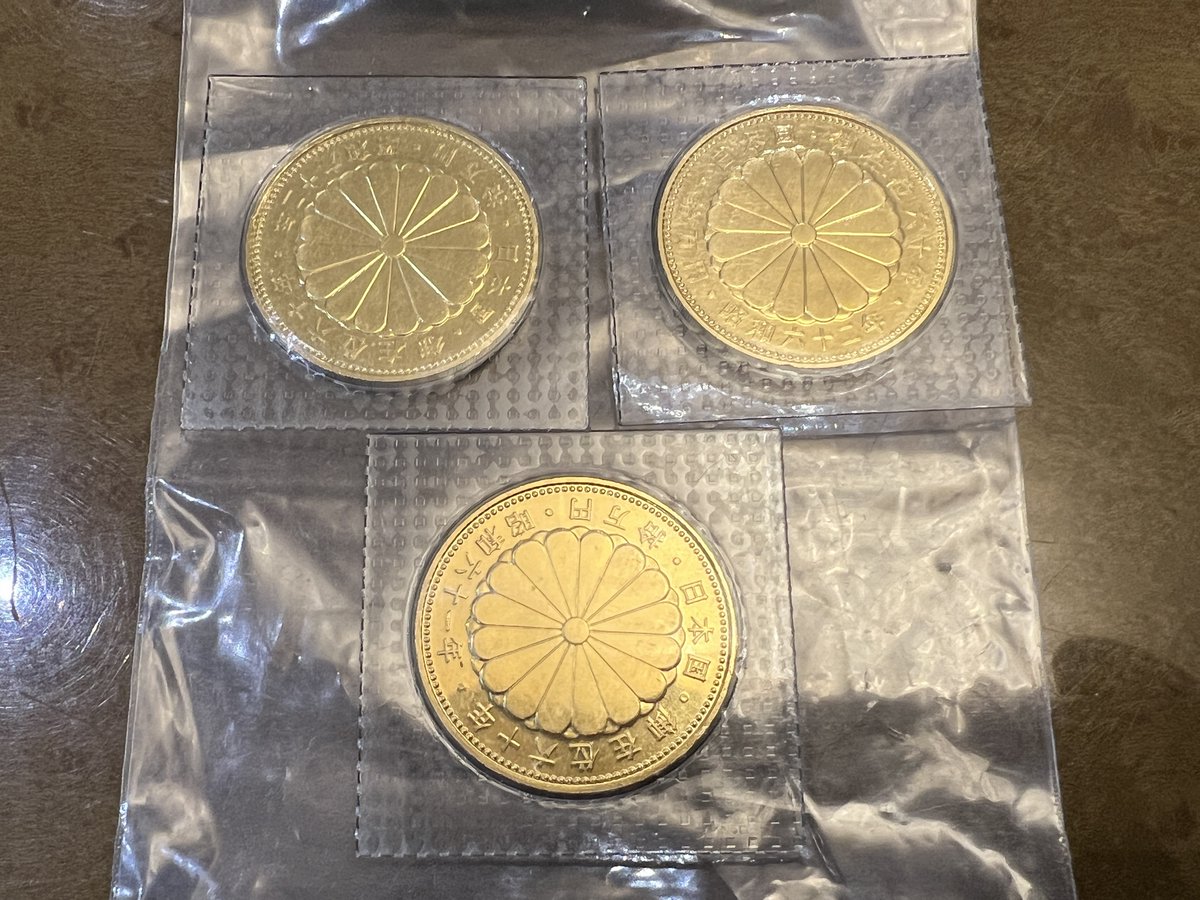 こちらは本物の御在位60年10万円金貨 本日の当店お買取り金額は222,000円ですよ😊 おたからや洛西店  https://t.co/8Dvj6T9zOf おたからや嵯峨嵐山店 https://t.co/pI1Zt5A53z おたからや三条河原町店  https://t.co/FQaAVtwA5N おたからや七条大宮店 https://t.co ...