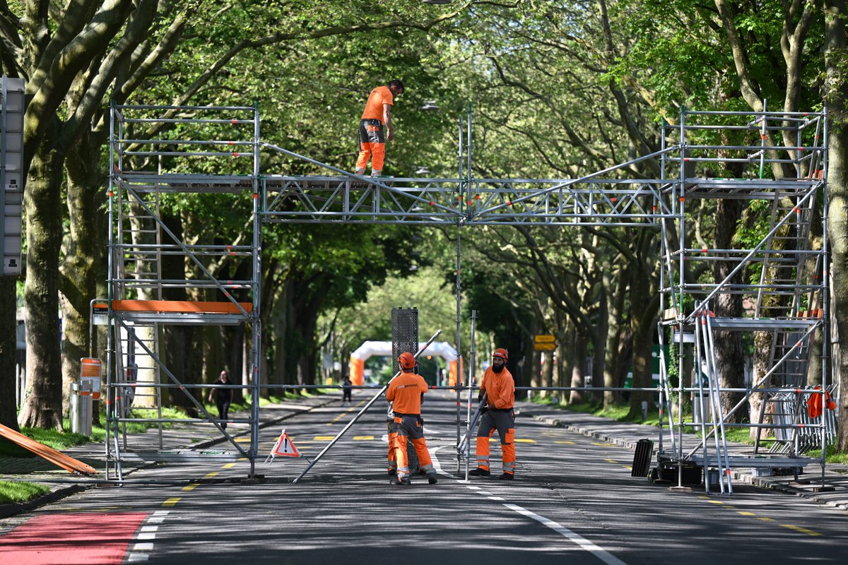 gpbern's tweet image. Yeah - Die Startnummernausgabe hat begonnen, das Starttor steht schon bald und die Läufer:innen und Fans strömen rein! 😍 Wir wünschen allen Läufer:innen von heute viel Erfolg und vor allem viel Spass!

#gpbern #startnummer #running #runningschweiz #lauf #rennen