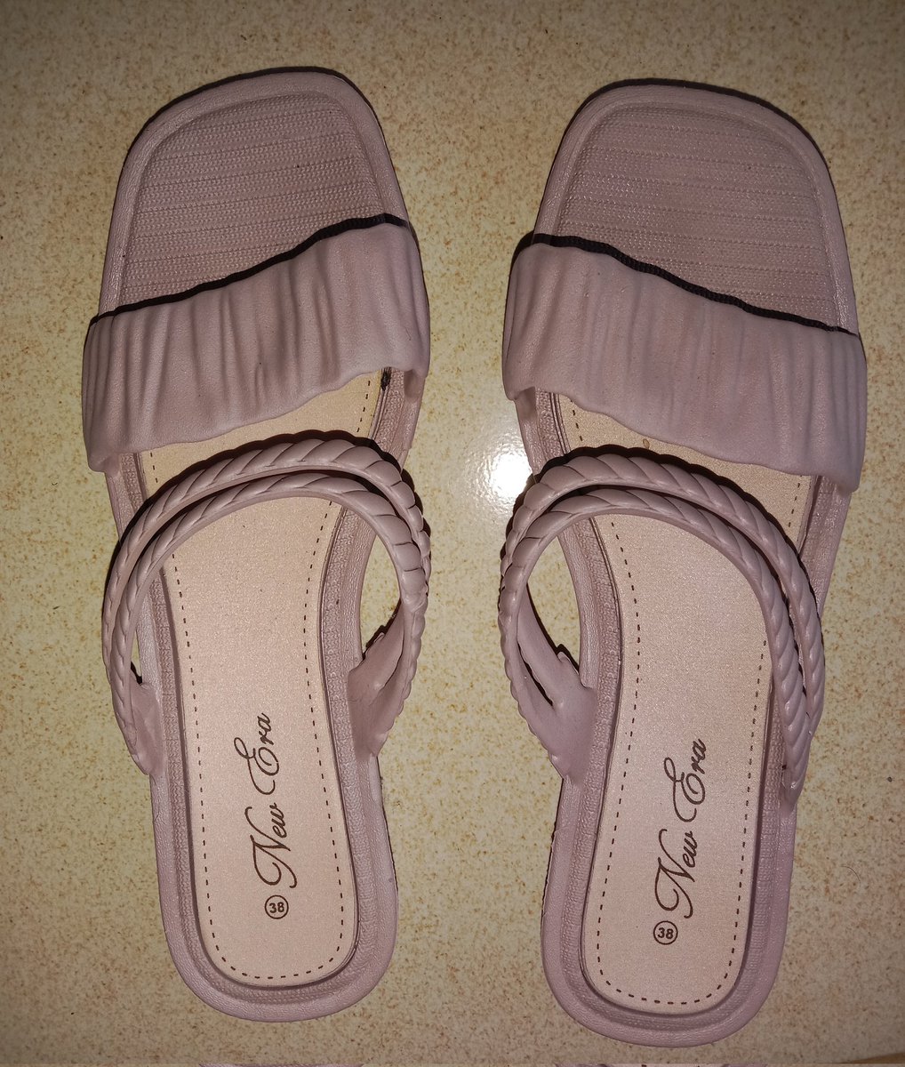 the_threadku's tweet image. Rekomendasi sendal buat kemana aja, main, kondangan, lebaran, pokoknya kemana² ok
🔗 shope.ee/2VVs9lgtAw