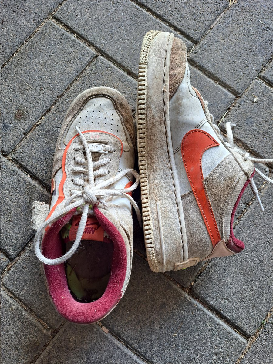 NicoleNikM's tweet photo. Meine Tochter (18)verkauft ihre Turnschuhe 💰💰💰

Antreten Sklaven!
#Füße #Turnschuhe #Stallschuhe #findom #loser #paypig #sub #cuckys #cuckold #beta #Sklave #piggy #Zahlschwanz https://t.co/VRlRmqX8aG