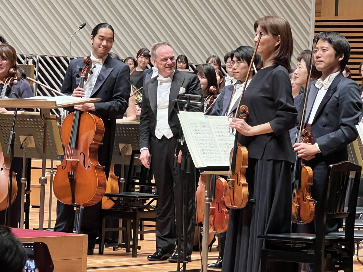 ミューザ川崎で、東京交響楽団のコンサートへ行きました。
指揮　ジョナサン・ノット
ヴィオラ協奏曲「ヒストリア」
ソリストのサオ・スレーズ・ラリヴィエール の演奏はダイナミック、
テクニックも素晴らしく、曲の素晴らしさと合わせて感動しました。
ヴィオラの良さを認識しました。#ミューザ川崎