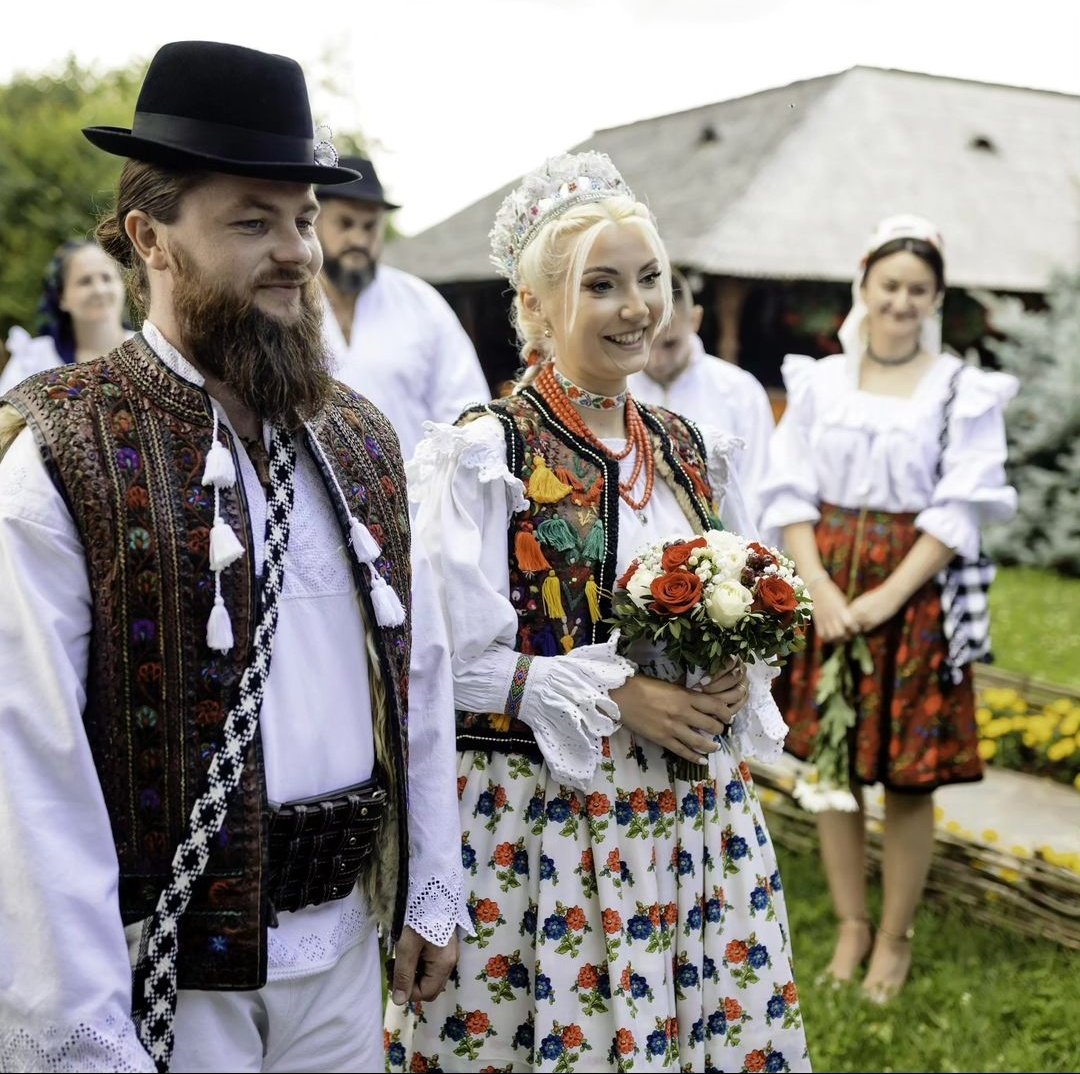 Romanian Orthodox wedding

🇷🇴