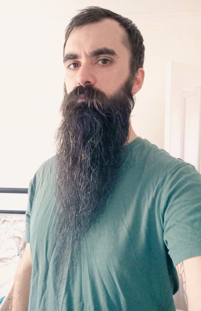 TomBookbeard's tweet image. I like books. I like beards. I'm Tom Bookbeard.