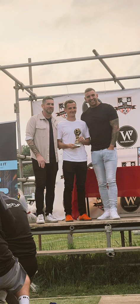 🄺🄴🅅 🄹🄾🄷🄽🅂🄾🄽 (@kevjohnson77) on Twitter photo Had the pleasure of sponsoring and presenting trophies at the <a href="/DearneDistrict/">Dearne & District FC</a> "Champions" presentation night last night.
Great night and what a set up, Only one way for this club and and lads.......UP
Well done to <a href="/ReganKelly9/">Regan Kelly</a> on winning Players Player of the year and Had the pleasure of sponsoring and presenting trophies at the <a href="/DearneDistrict/">Dearne & District FC</a> "Champions" presentation night last night.
Great night and what a set up, Only one way for this club and and lads.......UP
Well done to <a href="/ReganKelly9/">Regan Kelly</a> on winning Players Player of the year and