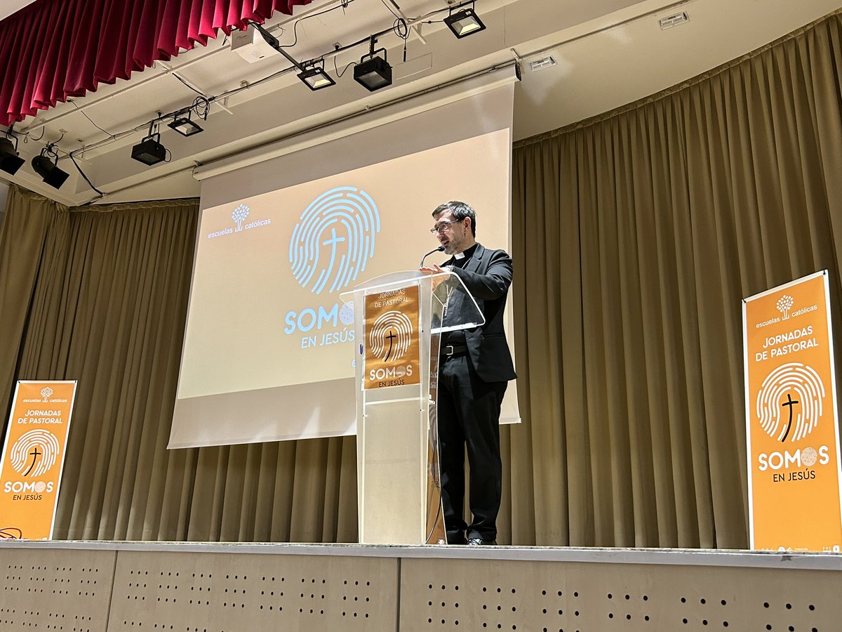 ecatolicmadrid's tweet photo. En las #JornadasdePastoral 2024 de @ecatolicas, inauguradas por @CardenalCobo, @archimadrid, que anima a las escuelas a cuidar su doble mirada: la dirigida a los alumnos; y la que cuida el entorno eclesial de parroquias, movimientos, etc. #sinodalidad. https://t.co/U1i54Fmqkl