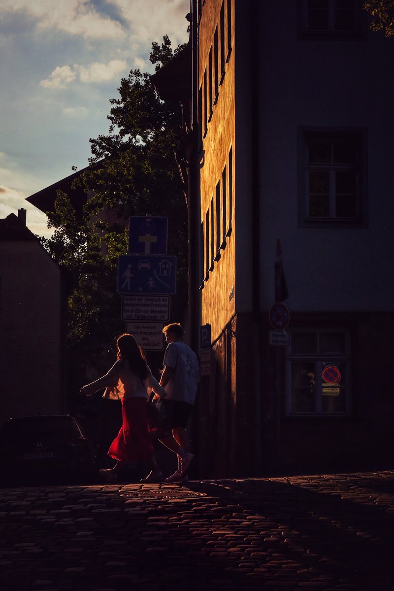 Hand in hand

@ap_magazine 
#streetphotographer
#streetphotography
#streetphotographyinternational 
#Germany 
#streetlife 
#holdinghands
#inlove
#summer 
#goldenhour 
#holdinghands