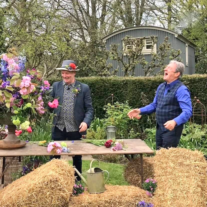 Looking forward to sharing some chelsea themed flowertalk with Alan Titchmarsh this Sunday on ITV's Love Your Weekend. Hope you are able to watch 
 @itvloveyourweekend  @alantitchmarshmbe #flowersontv #floristry #flowers #flowerarrangement