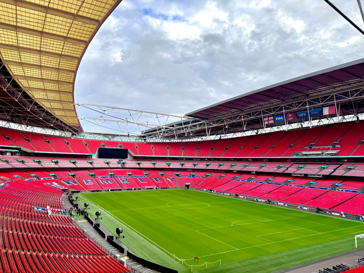 Heading to @wembleystadium for the @SkyBetLeagueOne and @SkyBetLeagueTwo play-off finals this weekend? Please remember to: 🍺 Eat before drinking 🤝 Look out for others 🚕 Plan your journey home