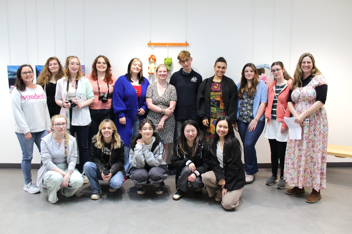 HearthGallery's tweet photo. This week we celebrated the opening of the ‘Field of Vision’ exhibition featuring incredible artwork made by the CTA students at University of South Wales, following the art workshops they delivered to people living with dementia.

#DementiaAwarenessWeek2024 https://t.co/DjJb7iMeA7