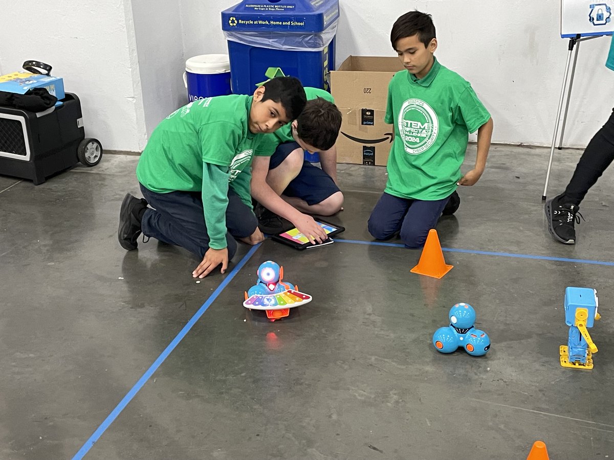 Our @SeatackDream Dreamers could not get enough of the STEM playground at the #VBStemTrifecta. Thank you to all of the #vbits who made this happen! @JLauber17