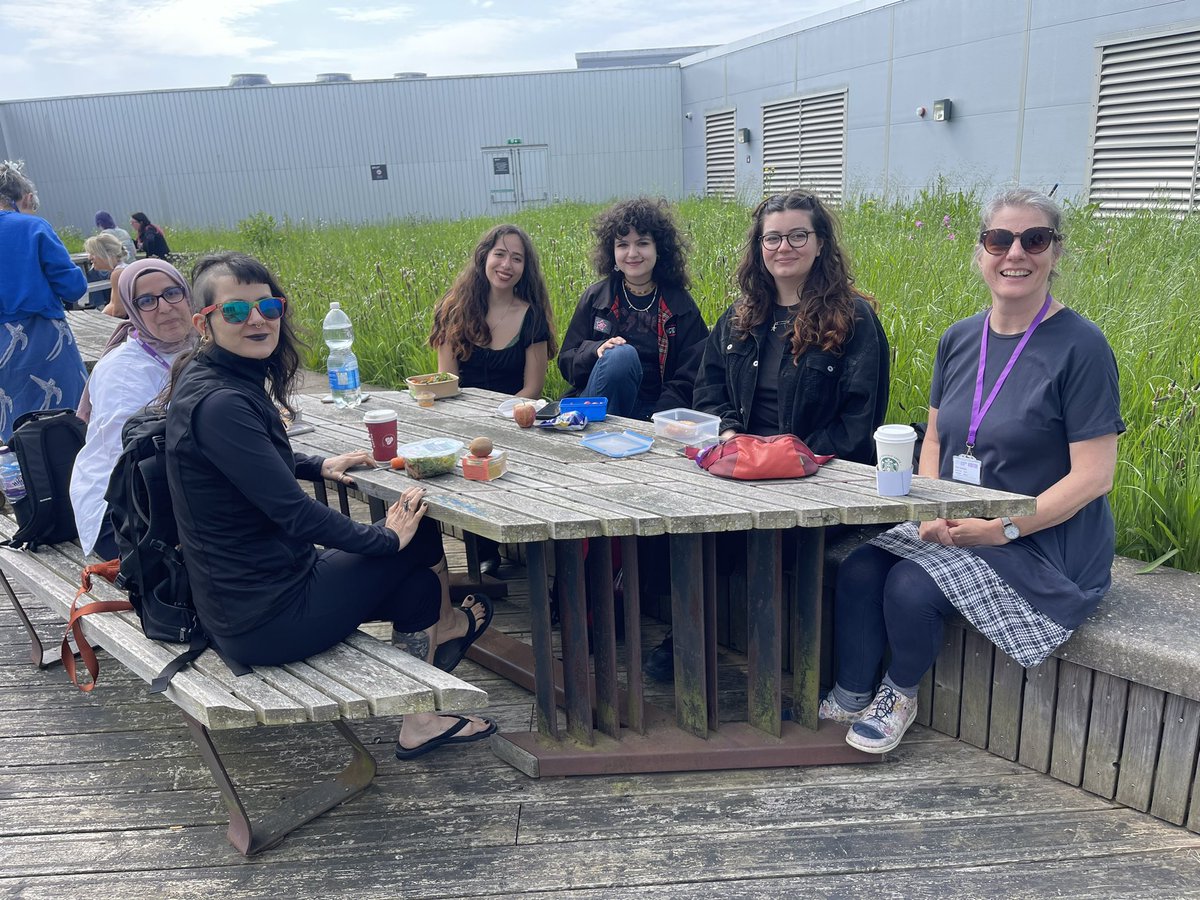 Our exchange students from Modeschulen Nürnberg @nuernberg_de couldn’t have picked a better day to explore sunny Glasgow with our Applied Arts students! @CofGCollege @LordProvostGCC @KelvingroveArt @GlasgowCC #twinning #exchange #arts #collaboration