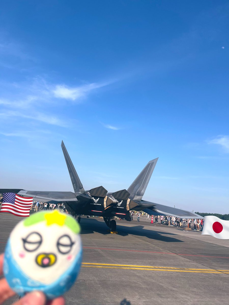 メーカブー！F-22ラプターのケツだよ！ F119-PW-100エンジンはカバーされてるけど推力偏向ノズル見れるなんてテンションぶち上げだね！