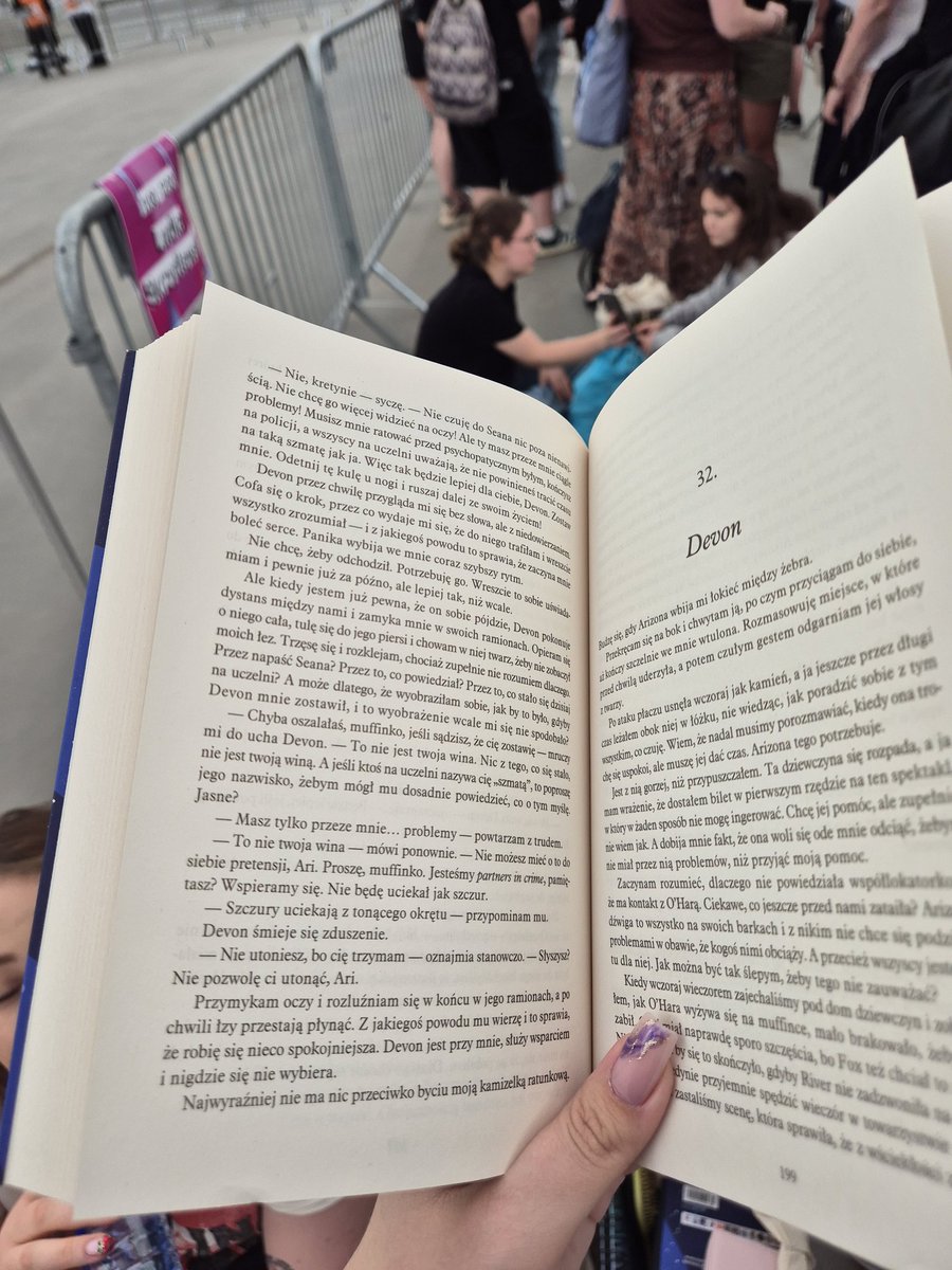 kolejkujemy do ludki 🥰 i moja fav scena z utm <a href="/bezradnoscv/">julka| baseball daddy, dax i blue shirt era💛💚💙</a> <a href="/miszelllel/">miszellel</a>