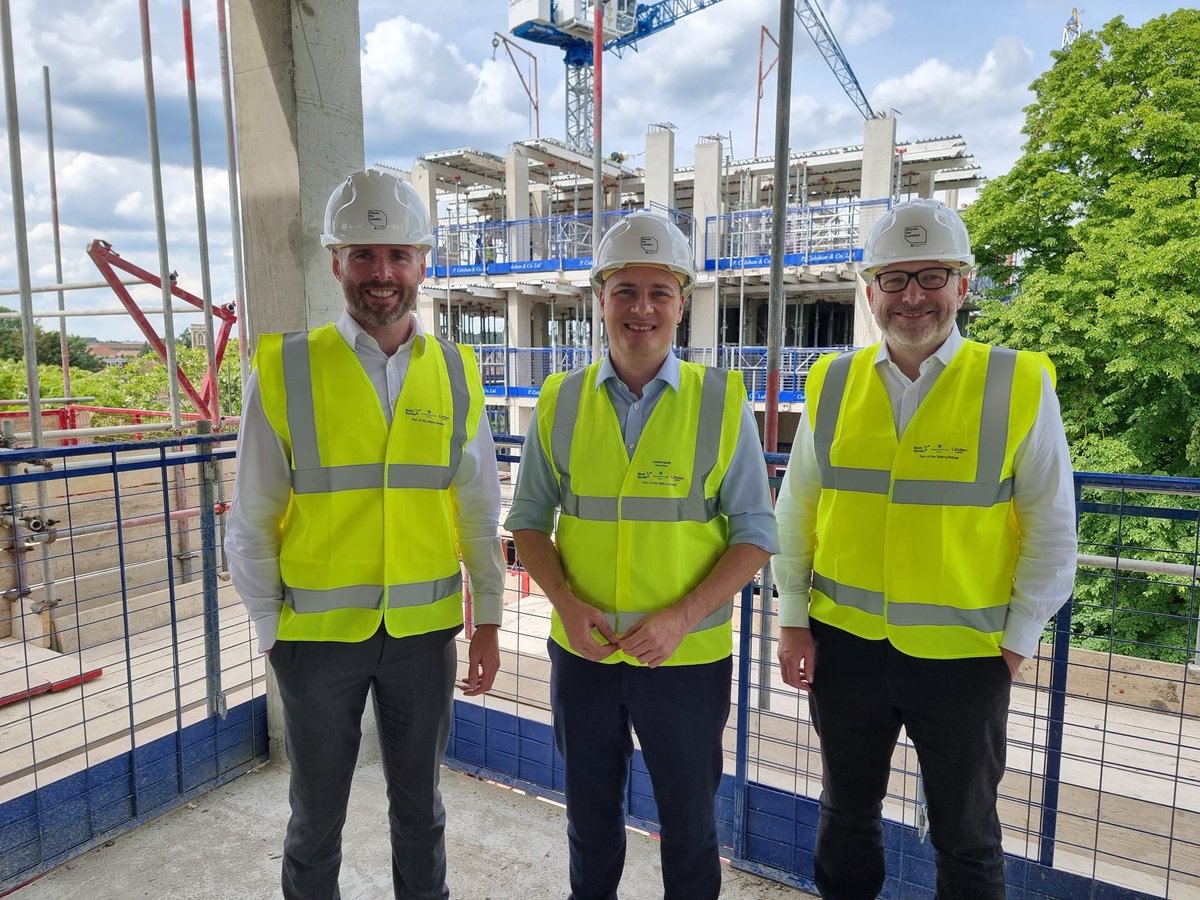 It was great to welcome London’s Deputy Mayor for Housing @tomcopley to Barkingside this week to see progress on 98 new homes for social rent at Barkingside Yard. The homes are being built on @TfL land by a partnership of @placesforlondon @PeabodyLDN and Vistry.