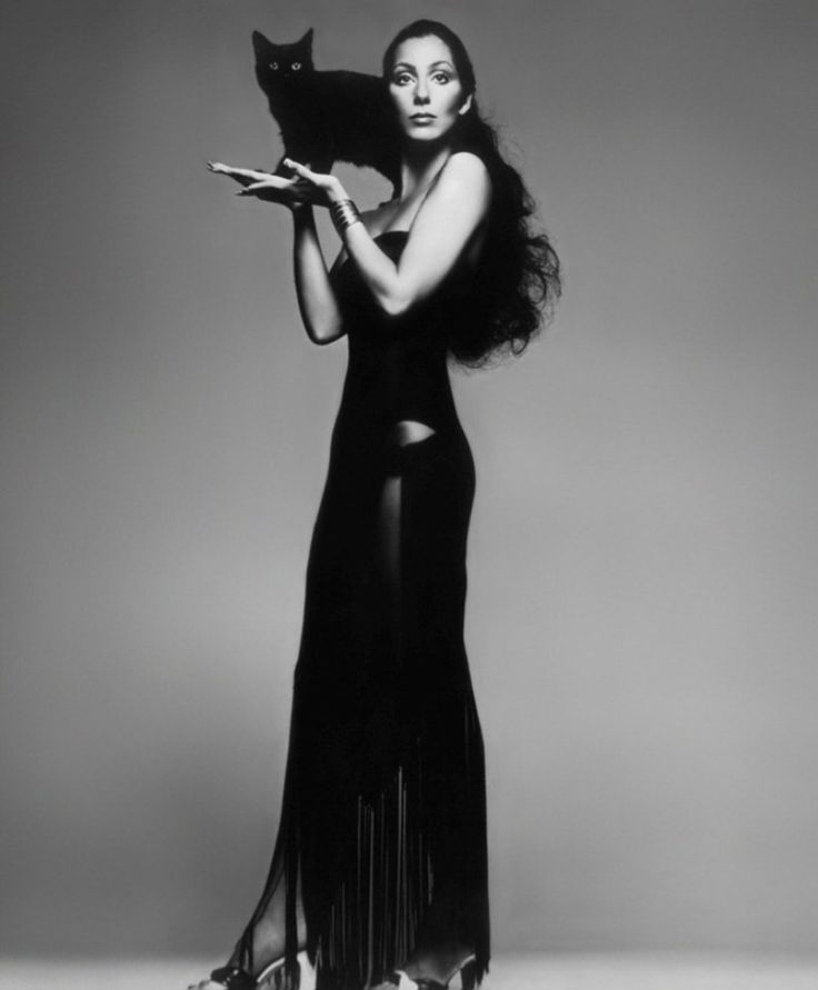 Mirror, mirror on the wall: who's the fairest of all? R.Avedon📷 Cher & Black Cat 1974 #Caturday @gigliointi @GuernseyJuliet @LunaLeso @AlessandraCicc6 @gherbitz @j_ferris221629 @DEOLINDAMA93701 @FrankCapitone @dianadep1 @bgv_online @GiuseppeTurrisi @JohnLee90252472 @ValerioLivia