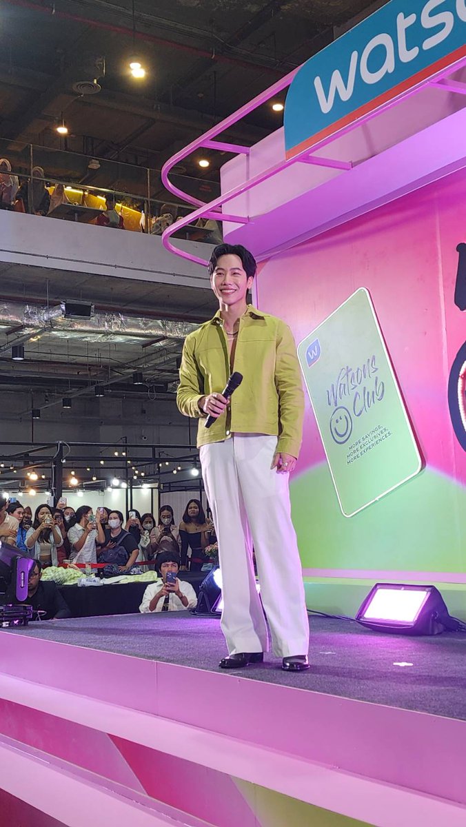 WatsonsThailand's tweet photo. หาดใหญ่ Hot มาก!! #warwanarat @warwanarat แฟนๆ มารอตั้งแต่ตี 4!!!! 😍 ฟินแค่ไหนมาแชร์กันค่าา

#WatsonsClubDay #watsonsclub #watsonsth #watsonsmemberth https://t.co/2WIRCX11HT