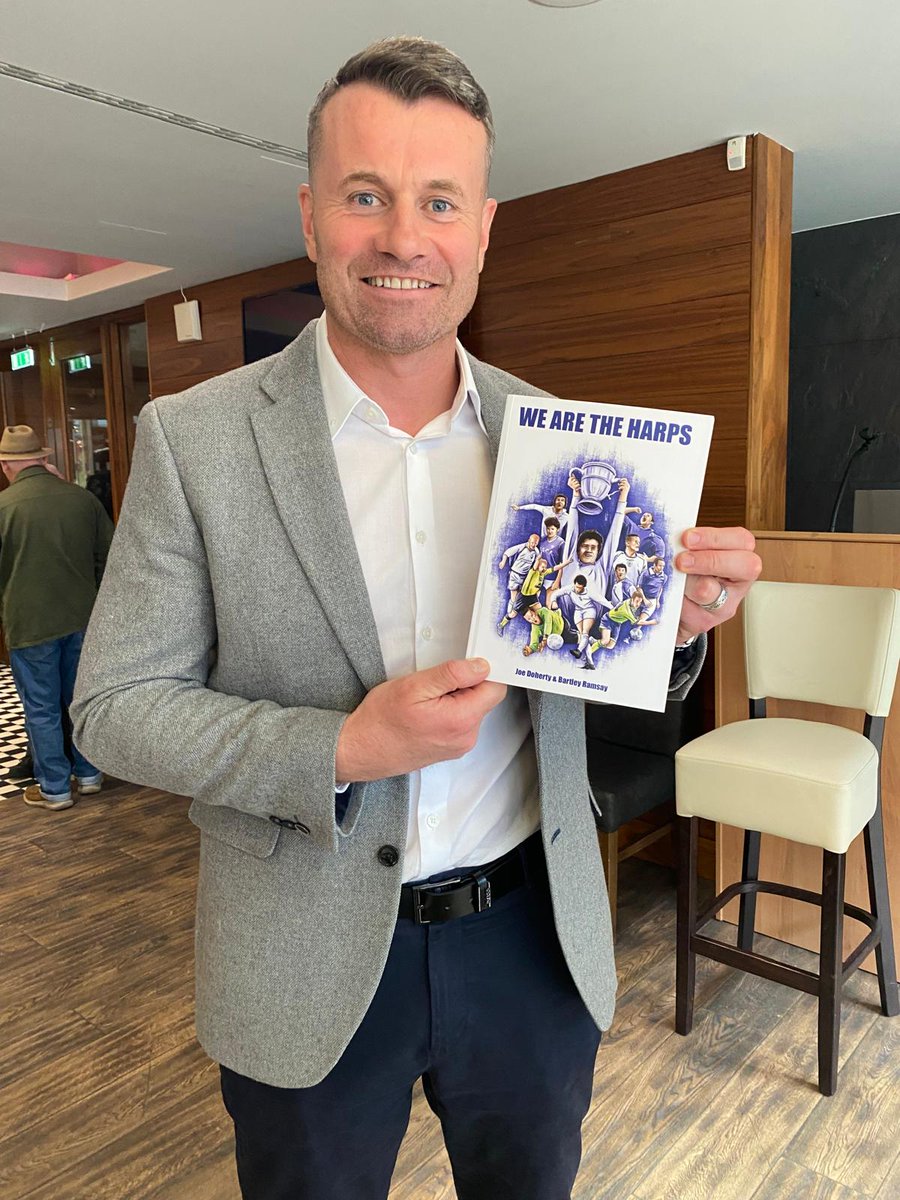 Former @IrelandFootball goalkeeper and one of Donegal's most famous son's @No1shaygiven gets his hands on a copy of 'We are the Harps'. Thanks Shay.