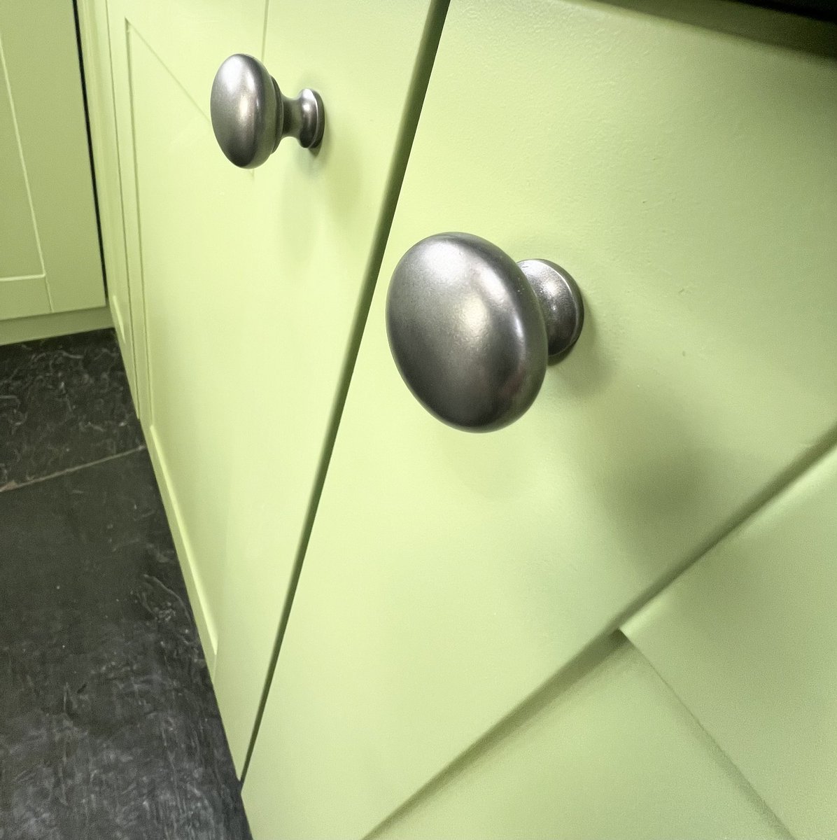Creative Chic Specialist Kitchen cabinet Painter tweet media