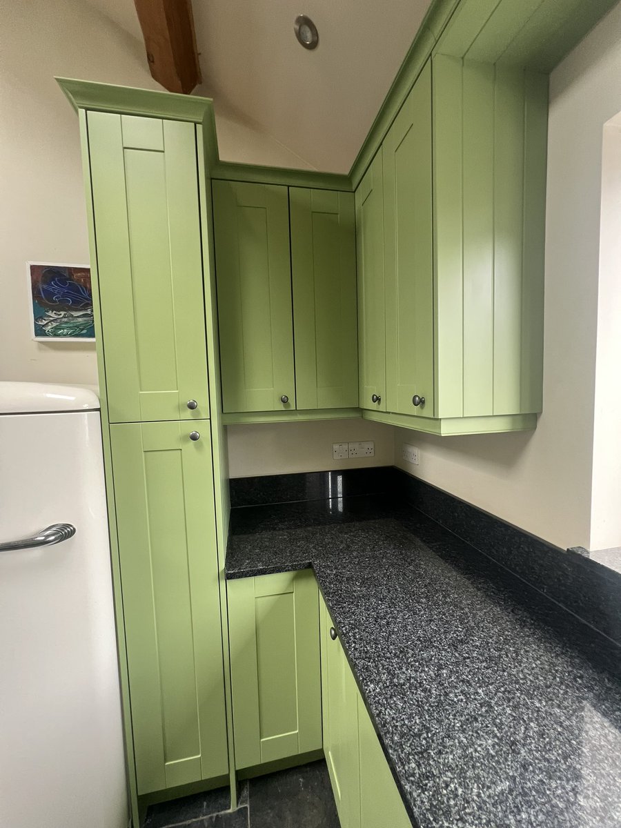 Creative Chic Specialist Kitchen cabinet Painter tweet media