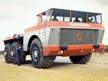 #French #Berliet #truck How many people could sit line-abreast in that?