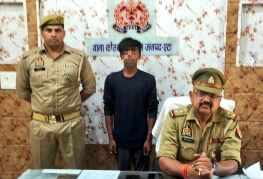 #Newsetahpolice
एटा—थाना कोतवाली देहात पुलिस को मिली सफलता, थाना कोतवाली देहात पुलिस द्वारा नाबालिग लड़की को बहला फुसलाकर भगा ले जाने तथा दुष्कर्म करने की घटना में वांछित चल रहे एक अभियुक्त को किया गया गिरफ्तार।
#UPPOLICE