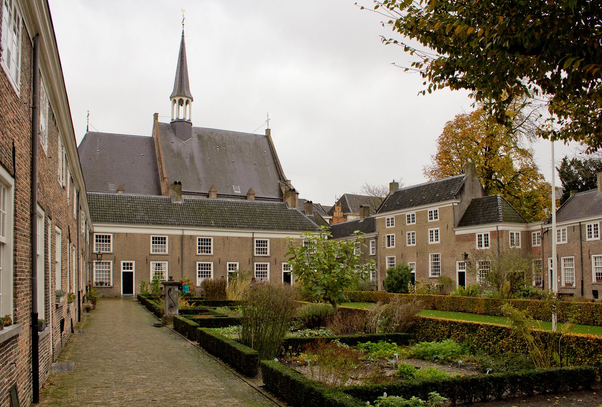 The 'Begijnhof', founded in 1267, is a historical complex of 29 houses and a small church, surrounded by walls and situated in the center of #Breda (Noord-Brabant). Initially founded by devout Catholic women called beguines, it underwent several relocations and transformations