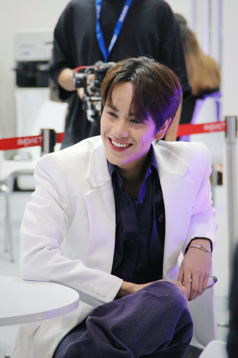 nnnonelse's tweet photo. หล่อเหลาเอาการเอางาน 💙💜

NANON AEON
#AEONMoneyExpo2024xNANON
#mynameisnanon https://t.co/3Q0ZsdHFsr