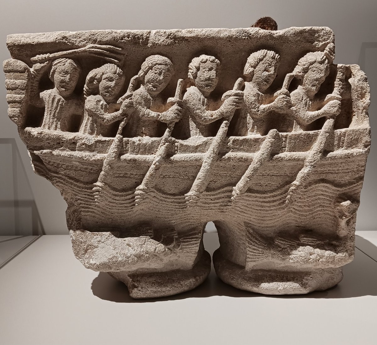 Au musée Saint-Raymond.

Chapiteau dit 'Les barques', fin XIIe, Toulouse, Notre-Dame de la Daurade.