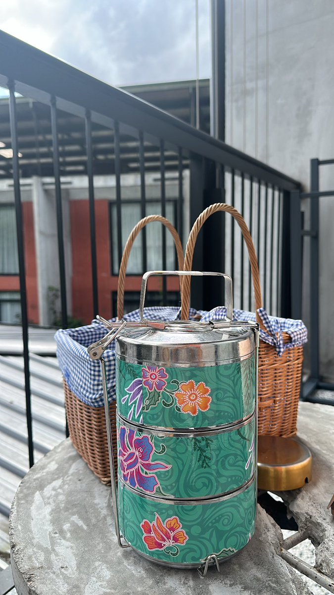 Nurintashaa's tweet photo. 📍10 mentigi, cameron highlands (ye memang nama dia camtu. korang waze je mesti jumpa)

I ambik bilik loft. Ada tingkat atas. Ada bath tub. Ada coway!! Unexpected ada coway wei haha

Overall nice. Instagrammable. Banyak spot boleh amik gambar 😚 https://t.co/b4EAwR1JDq