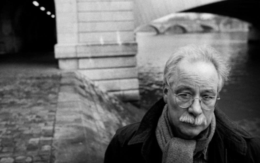 «La falta d'esdeveniments enganya, perquè als soterranis encara hi ha incendis vius que es mouen sota terra». #TalDiaComAvu va néixer W. G. Sebald: un escriptor que no hem de deixar de redescobrir. Sort en tenim que @info_flaneur continua editant la seva obra! Aprofiteu-ho!