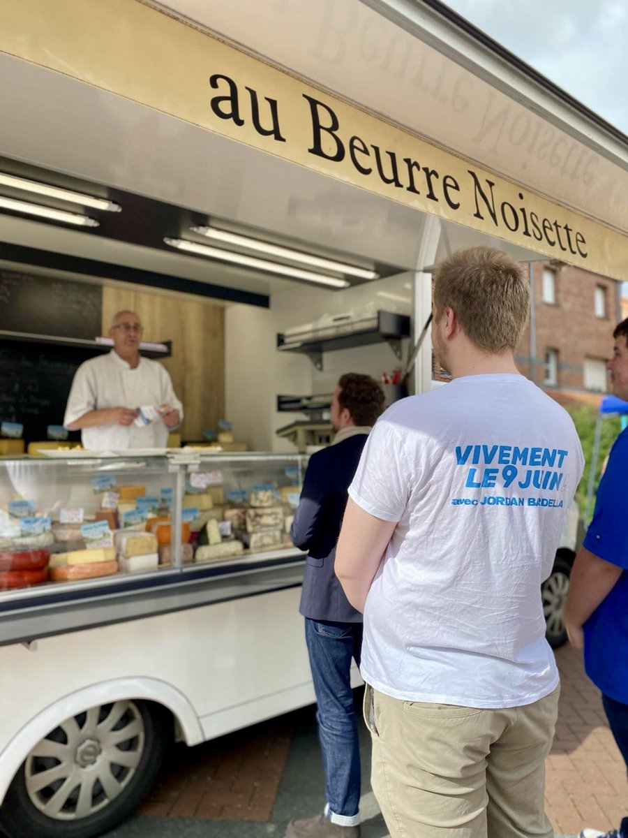 thib_francois's tweet photo. Toujours sur le terrain pour vous convaincre que le seul bulletin de vote qui compte le 9 juin prochain c’est celui de @J_Bardella ! Merci pour votre accueil au marché de #Cuincy 🇫🇷 https://t.co/8zxuMLtJoT